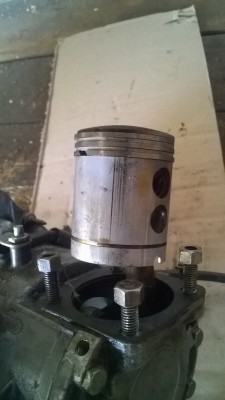 piston rayures.jpg (393.72 Kio) Vu 19058 fois piston rayures.jpg