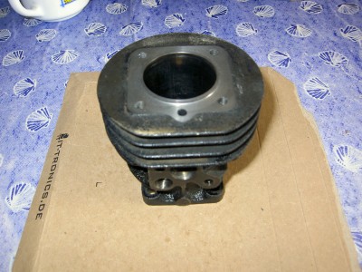 TUM 64 - 0.5 mm Rectif Haut Moteur.JPG (462.2 Kio) Vu 24018 fois TUM 64 - 0.5 mm Rectif Haut Moteur.JPG